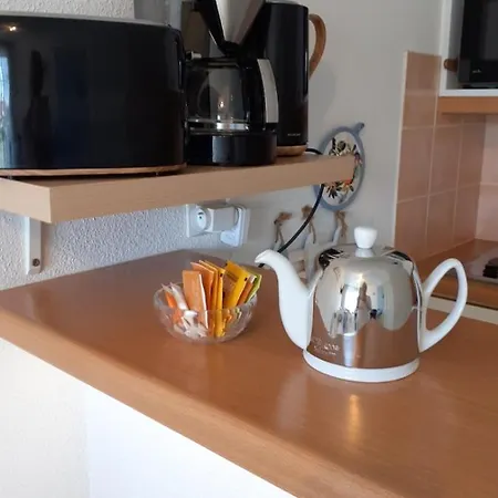 Apartment 2 Pieces 150 De La Mer, Calme,ensoleille Avec Parking Et Wifi *