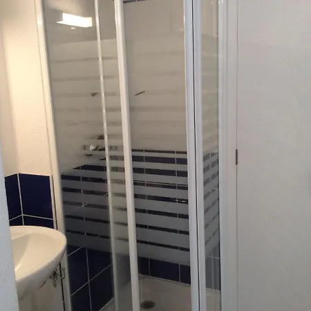 2 Pieces 150 De La Mer, Calme,ensoleille Avec Parking Et Wifi 아파트