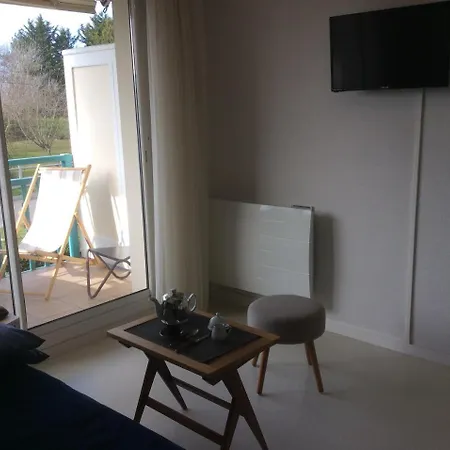2 Pieces 150 De La Mer, Calme,ensoleille Avec Parking Et Wifi *