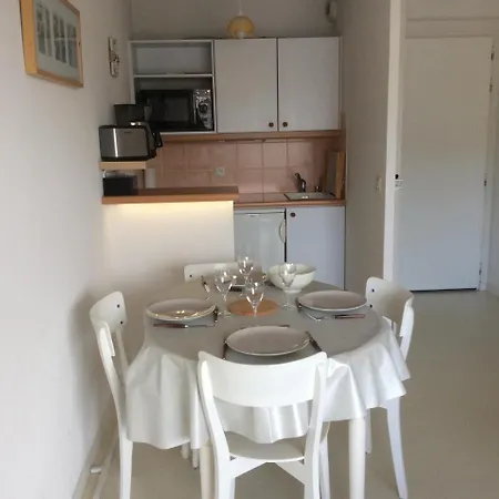 2 Pieces 150 De La Mer, Calme,ensoleille Avec Parking Et Wifi 아파트 *